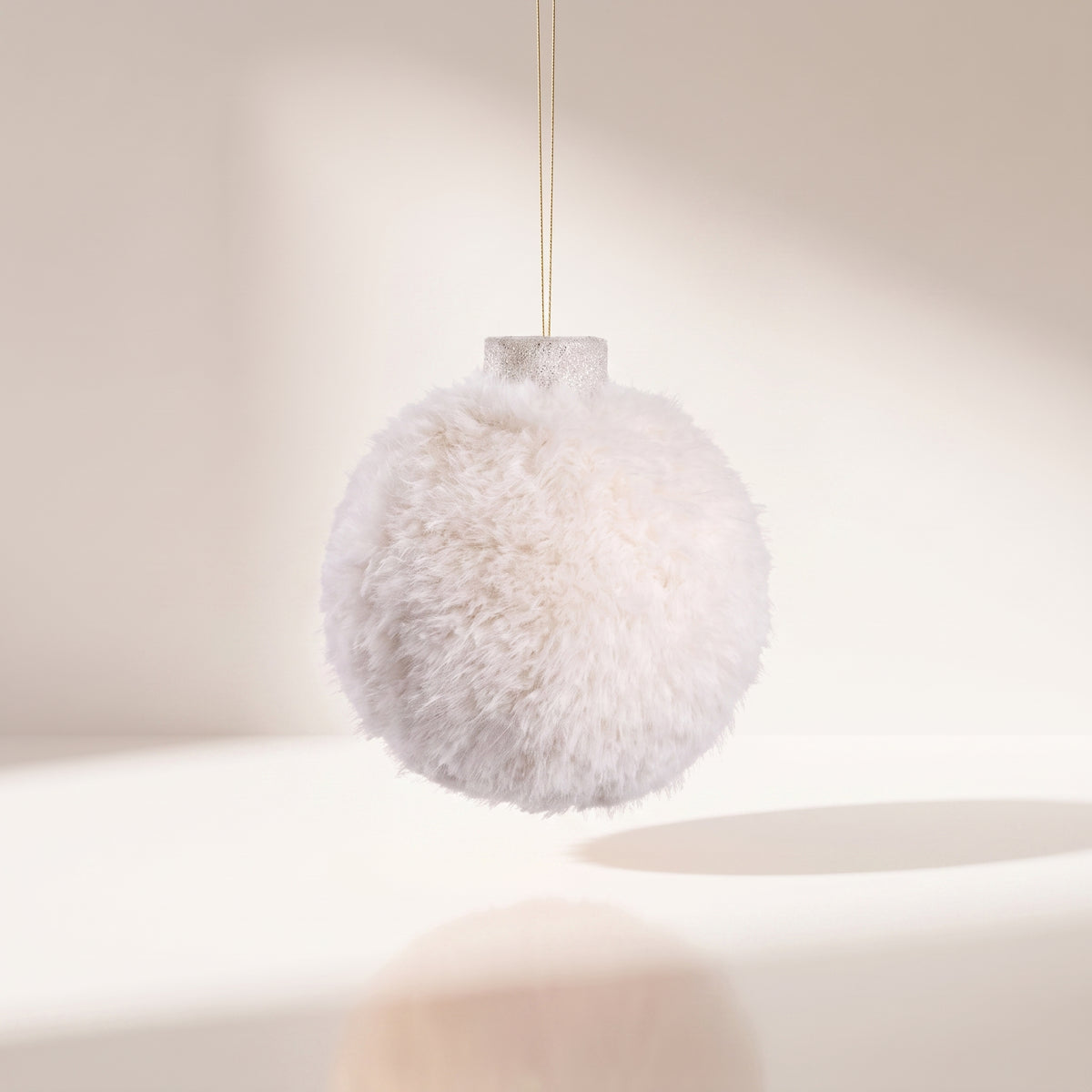 Esfera de pelo blanca esponjada