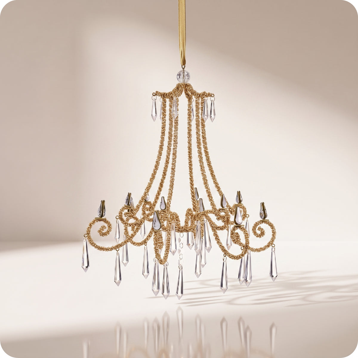 Esfera de candelabro con diamantes colgantes