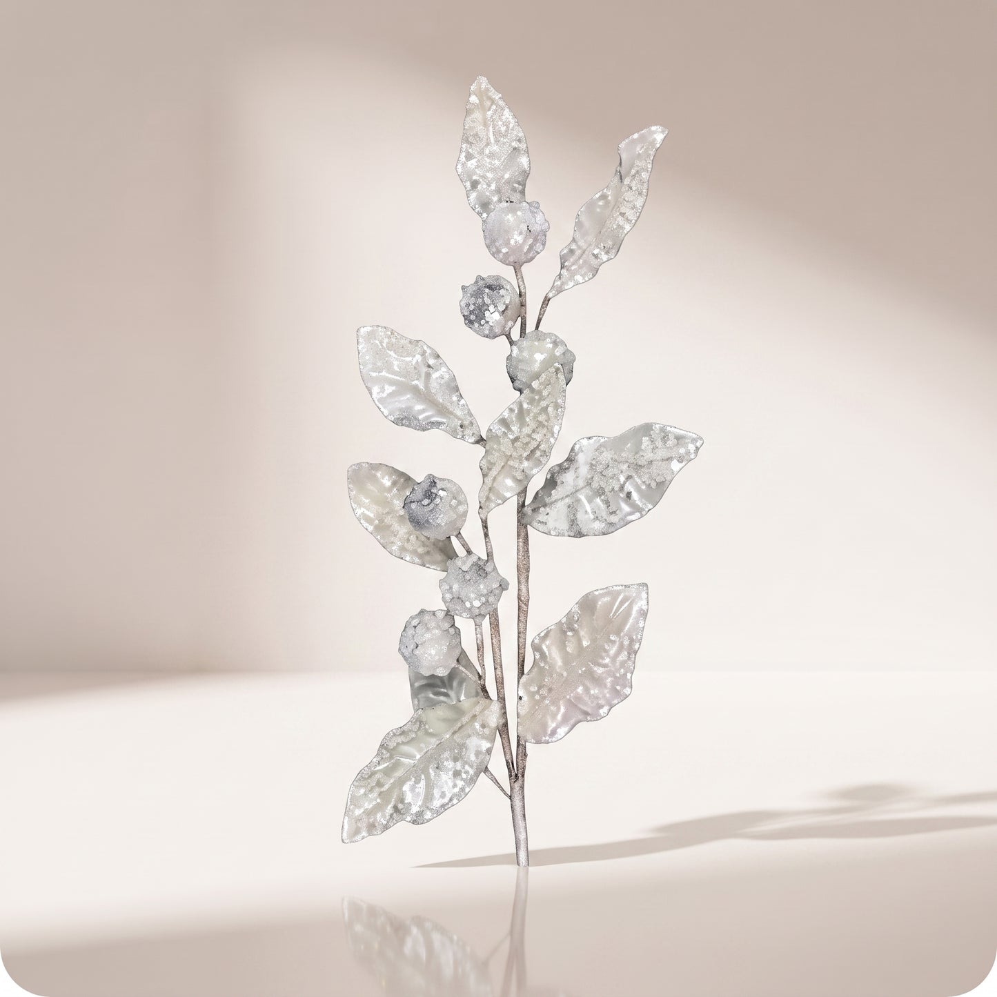 Vara de hojas y bayas de magnolia hielo perlado