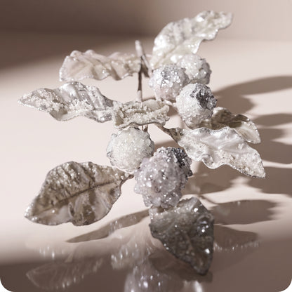 Vara de hojas y bayas de magnolia hielo perlado