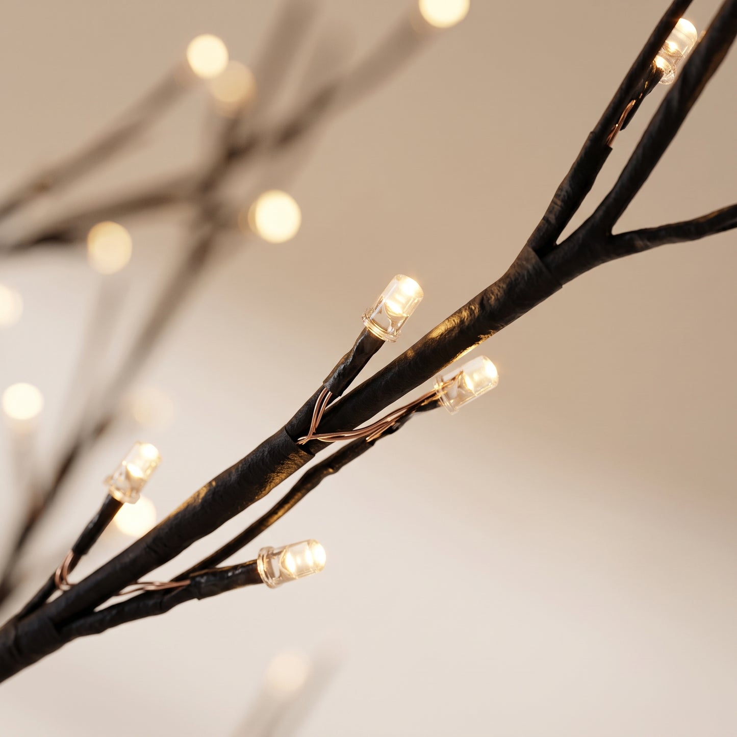 Árbol negro de puntos negro con luz calida 210 cm