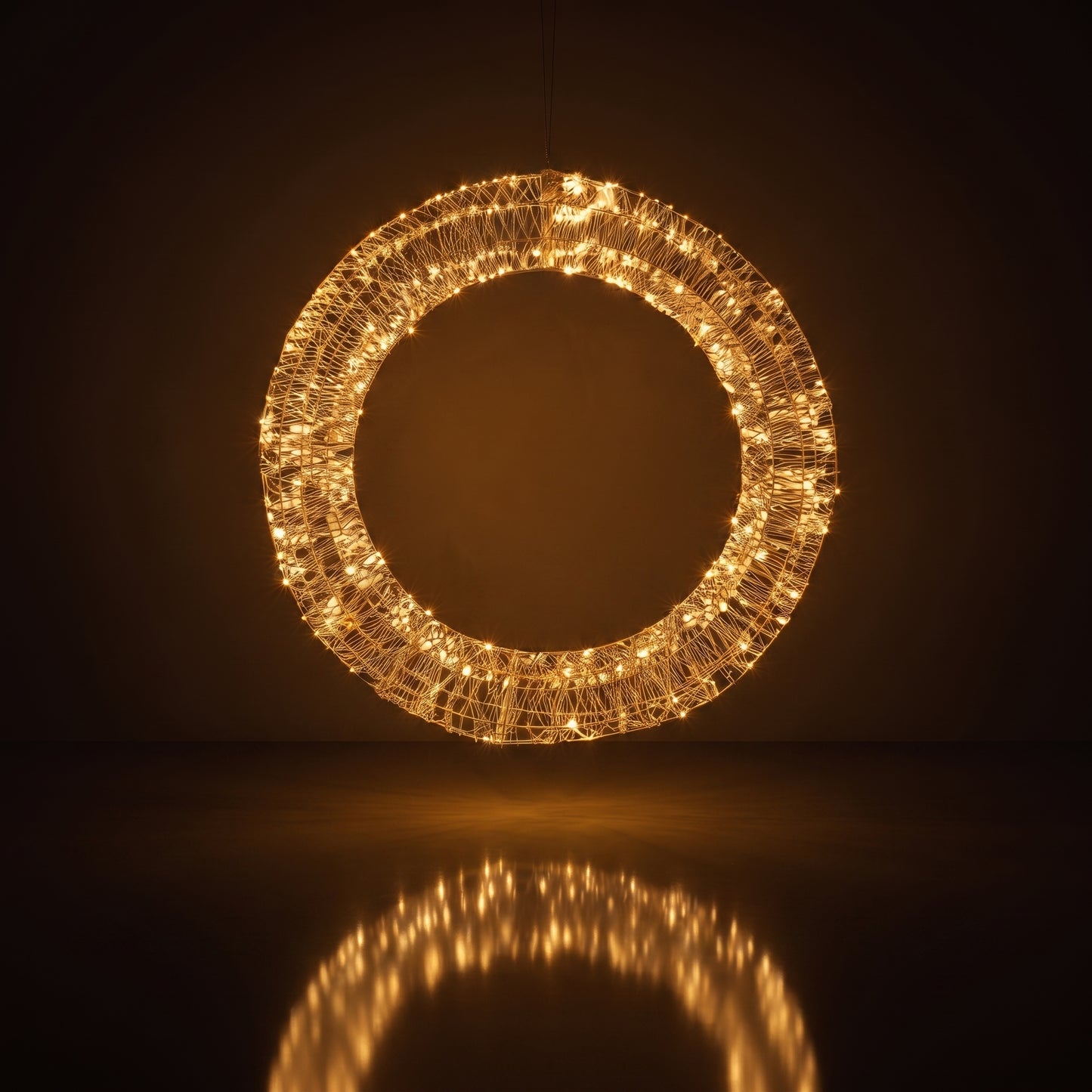 Corona de red de metal con luz led calida