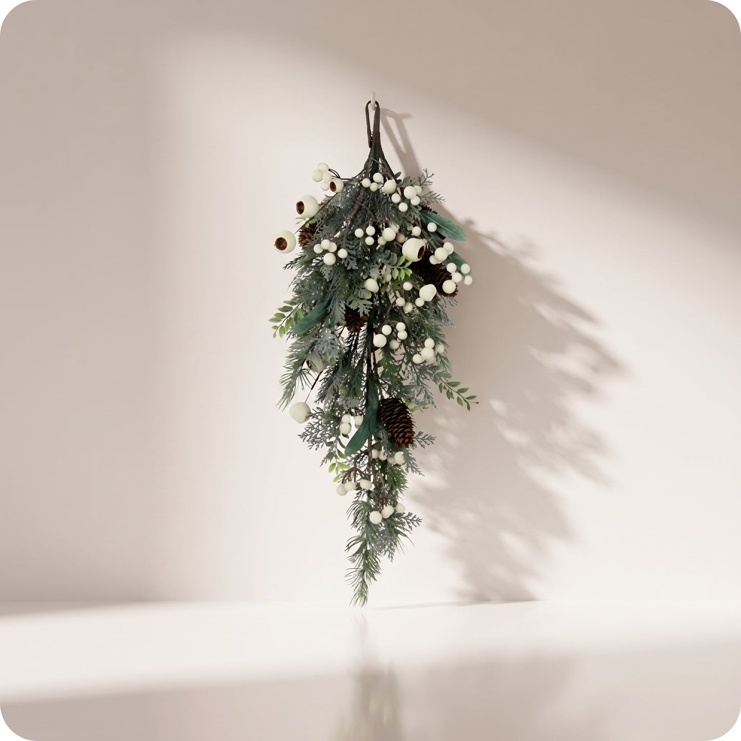 Rama pine teardrop con berries blancas