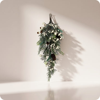 Rama pine teardrop con berries blancas