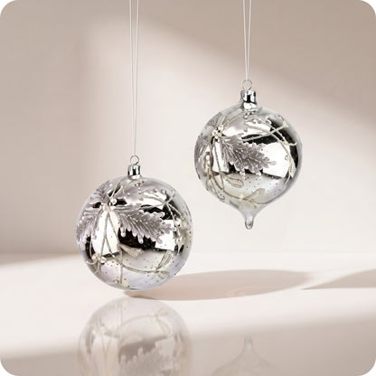 Adornos de hojas cuentas de cristal en plata, oro y blanco